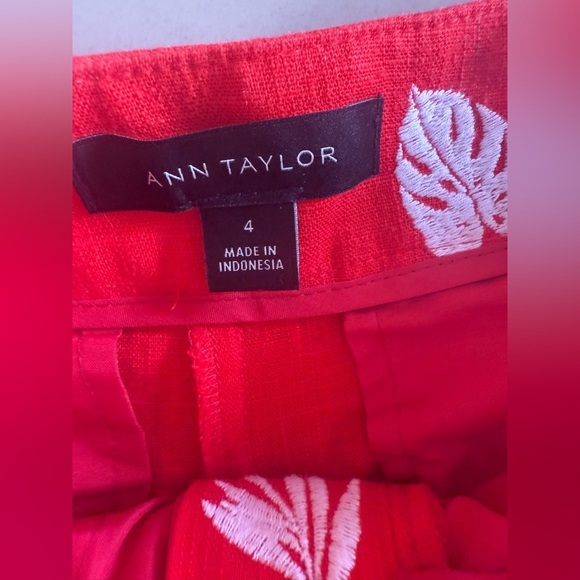 Ann Taylor Red Leaf Print Pants red and white capri size 4 wide legs - Picture 14 of 15